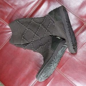 UGG 5879 Australia Knit Boots